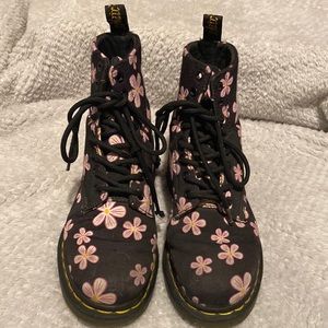 Dr Marten floral black boot